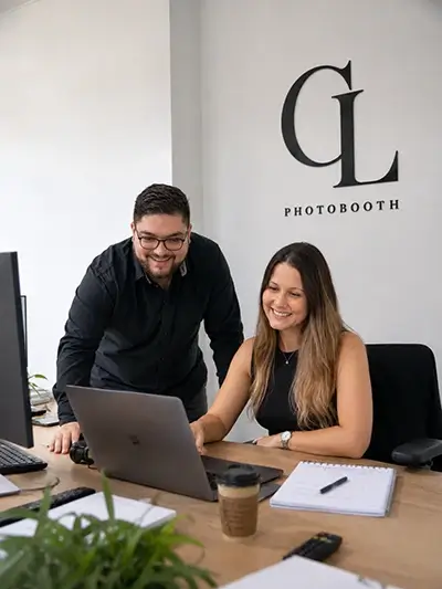 Léo et Clotilde en rendez-vous professionnel